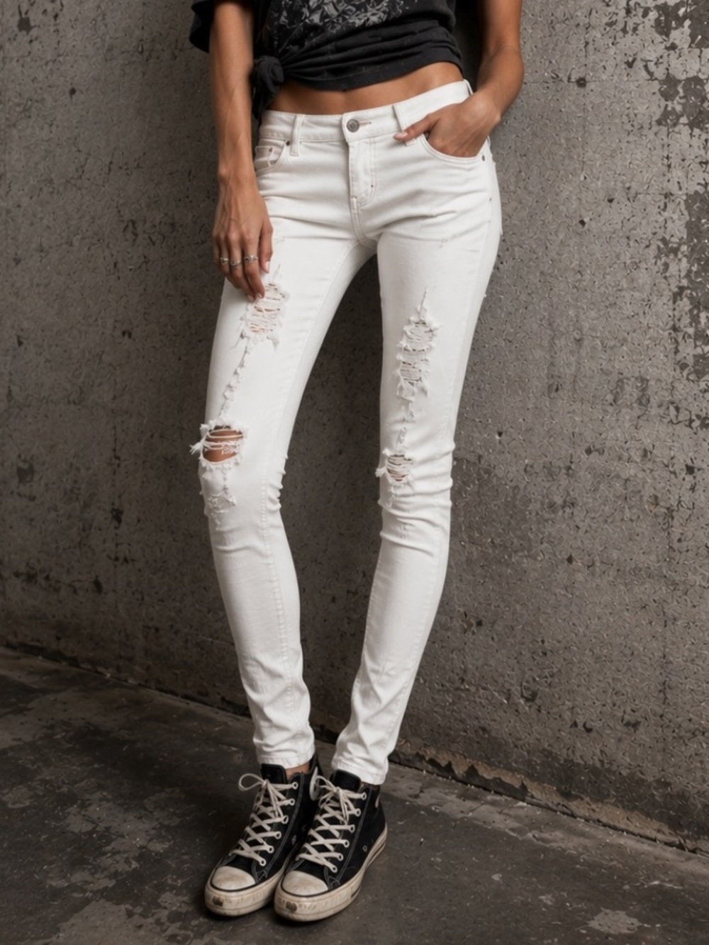 American Eagle Skinny Jeans Womens Size 4 White Destroyed Y2K Grunge